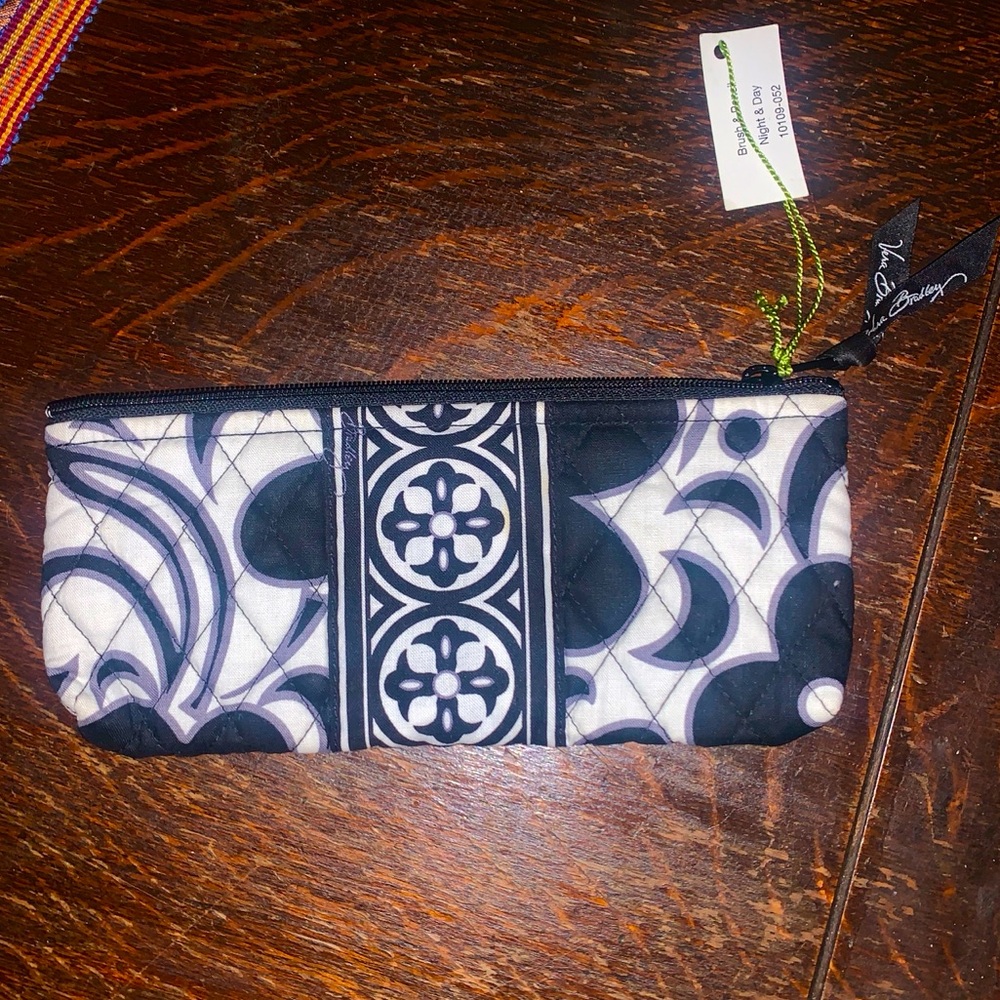 NWT Vera Bradley Cotton Quilted Brush & Pencil Case B/W